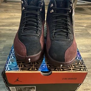A ma maniere Womens Jordan 12, men size 9/10.5w